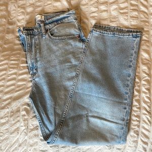 NWOT Abercombie and Fitch The Ankle Straight Ultra High Rise Curve Love Jeans